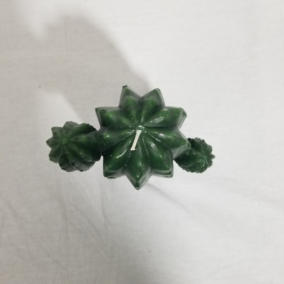 Green Cactus Shaped candle - Picture 3 of 8